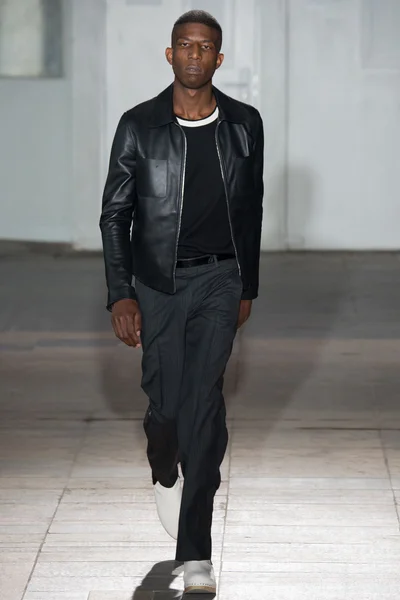 Look 15